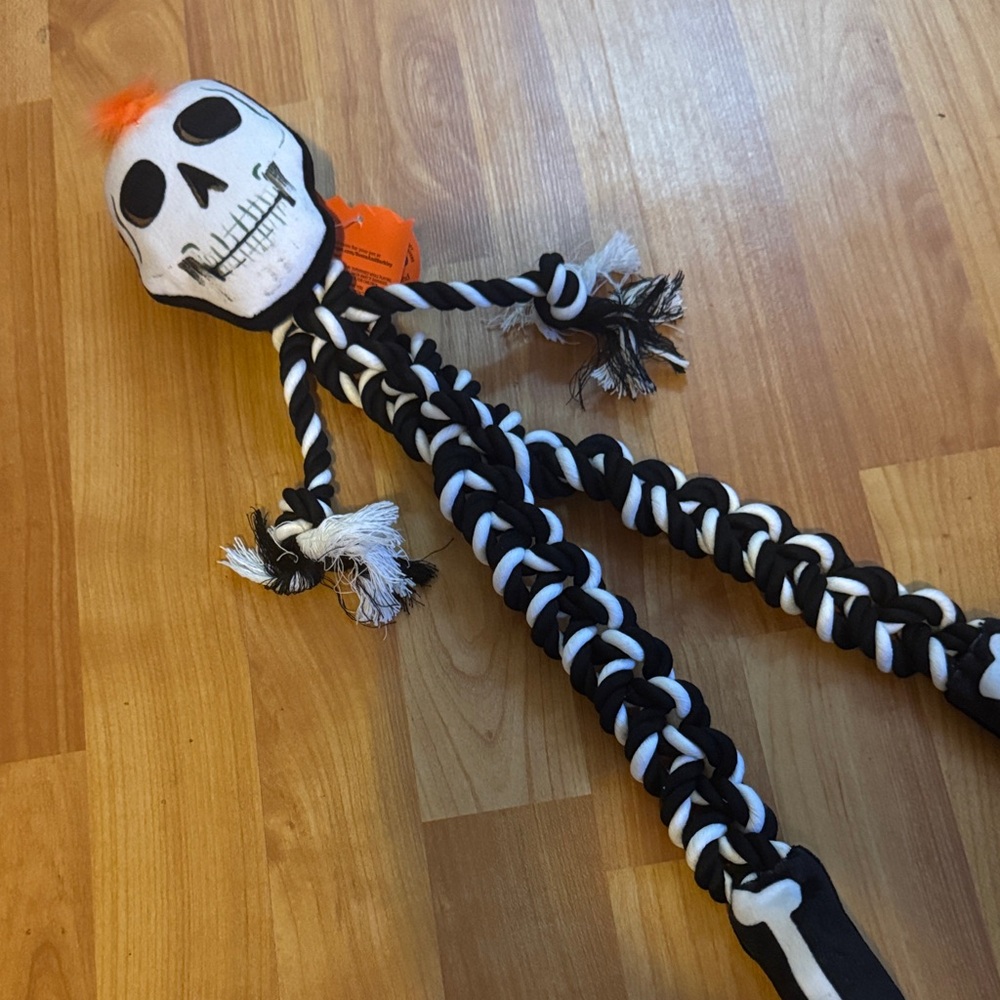 Boots and Barkley dogs rope chew toy Halloween skeleton new soft chew toy